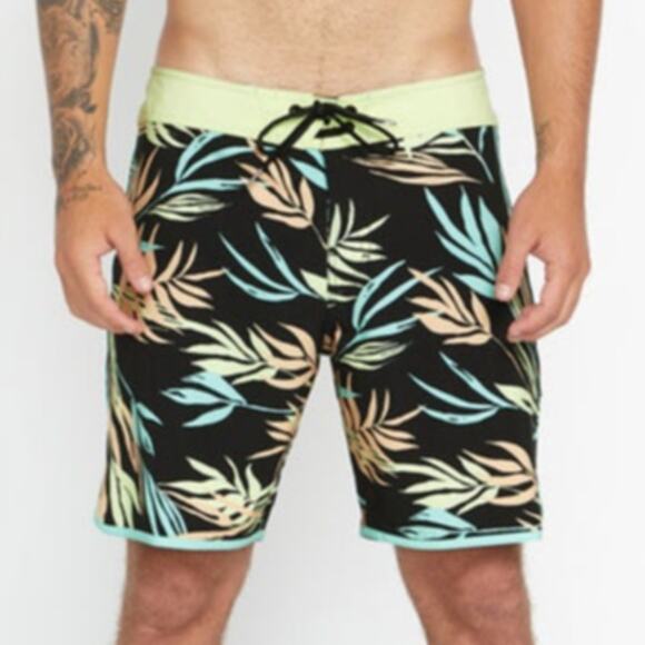 Volcom Swim Trunks Boardshorts Gray Palm Leaf Print 4 Way Stretch Size 31 NWT - Picture 2 of 11